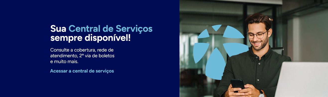 Homem utiliza a Central de Serviços Hapvida pelo celular e computador.